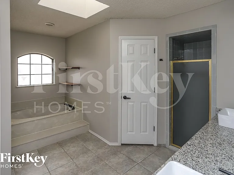 408 Flagstone Dr — Photo 10