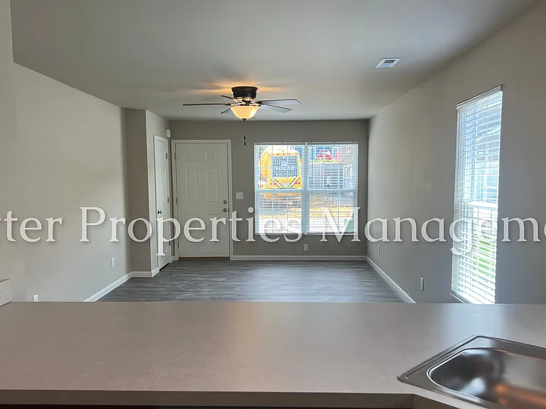 5229 Canyon Cir #A — Photo 3