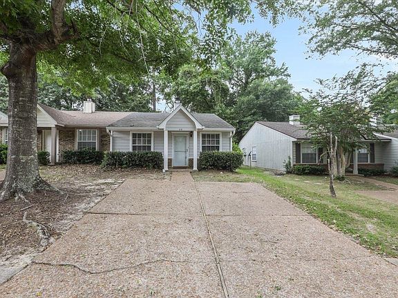 3rd image of 416 Richview Park Cir E