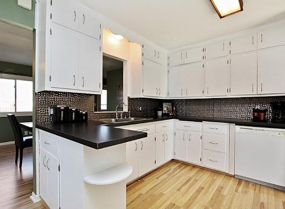 2nd image of 7508 Wentworth Ave