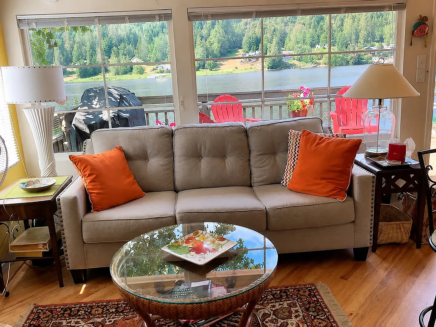 Short Term Furnished Rental: Beautiful Lakeside 2 Bed 1.5 Bath — Photo 3