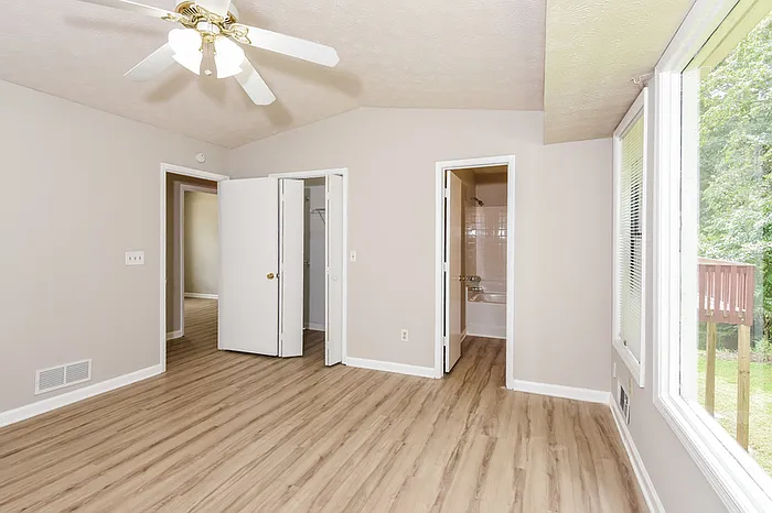 5975 Wellborn Trl — Photo 12