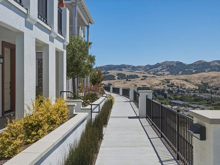 1230 Mateo Miller Cir — Photo 16
