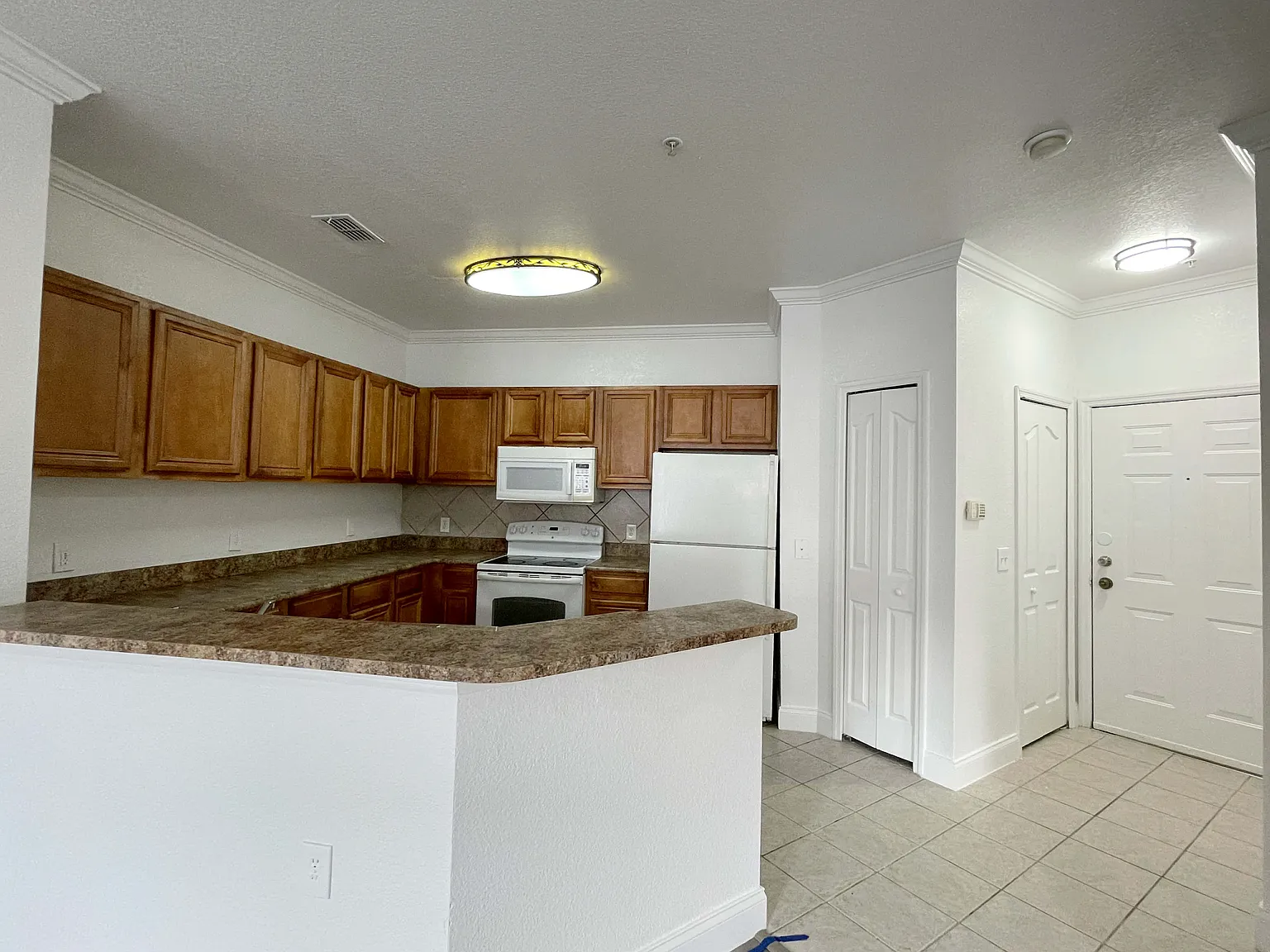 3 bed, 1369 sqft, $1,950 — Photo 4