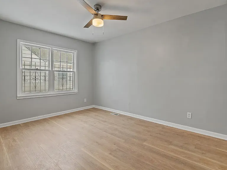 2321 E Mossman Ave — Photo 8