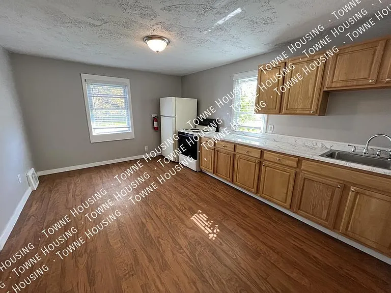 80 Charlotte St #1 — Photo 8