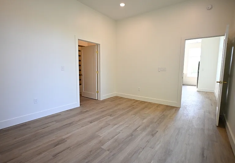 2307 Bedford Ave #8 — Photo 10