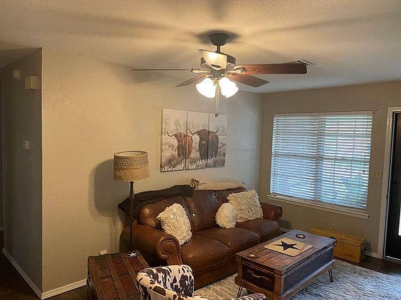 4th image of 407 E Greenwood Ln