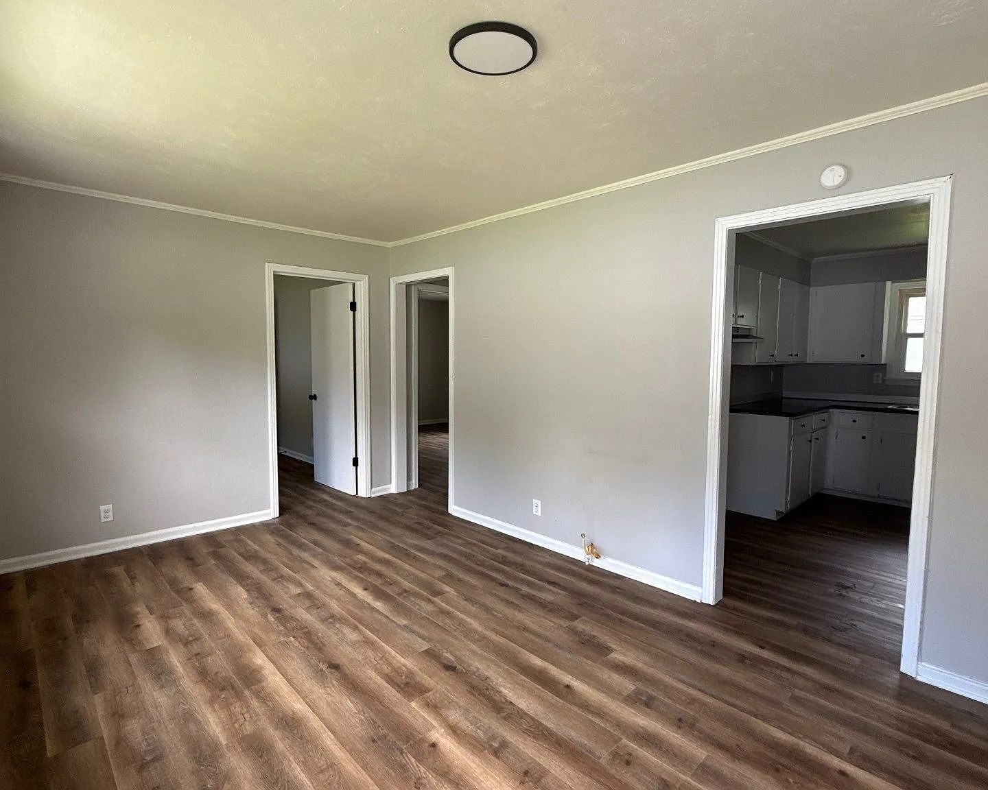 916 N Monroe Ave — Photo 3