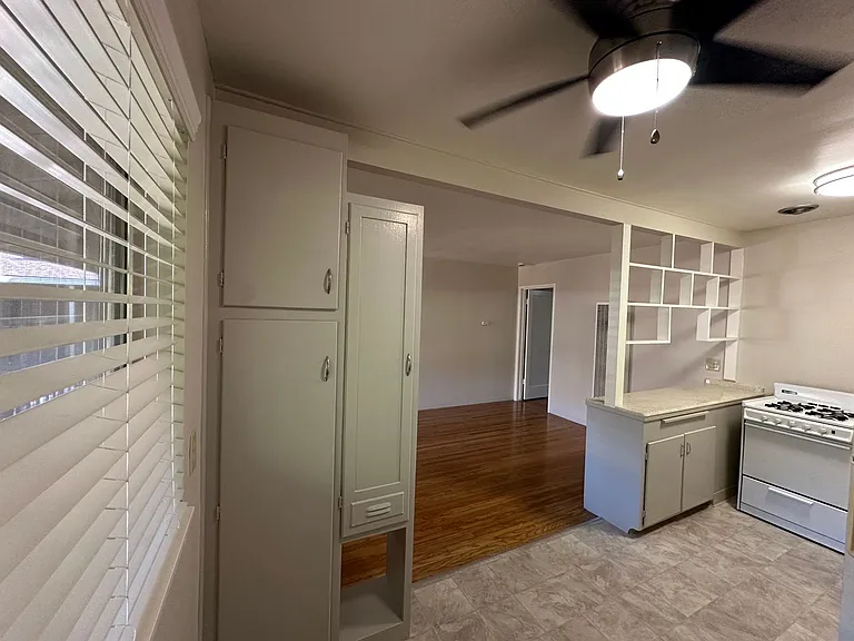 2508 L Street Classic Midtown Living — Photo 21