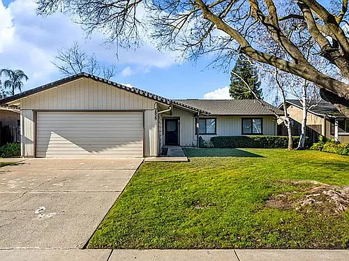 2829 Smoke Tree Cir Photo 1