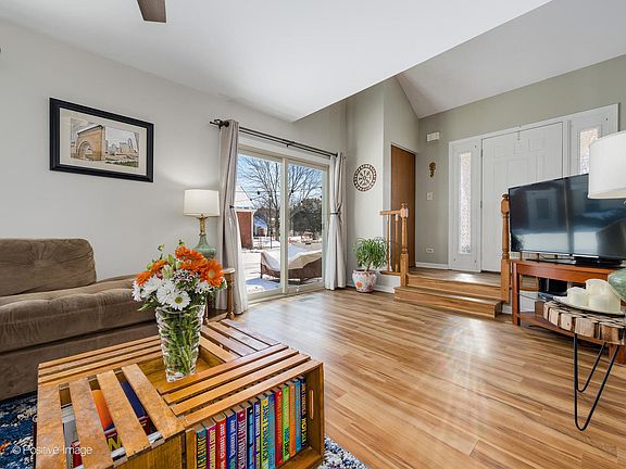 5th image of 6 S Stonington Dr