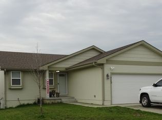 4304 SE Oakleaf Dr, Topeka, KS 66609