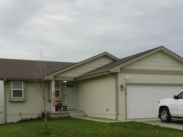 4304 SE Oakleaf Dr, Topeka, KS 66609