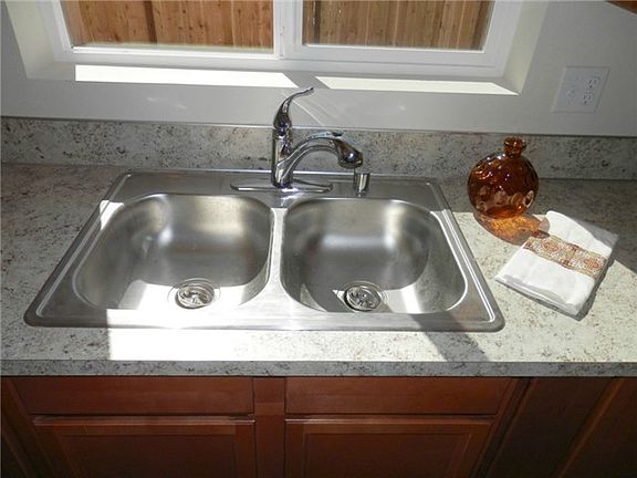 5th image of 1401 Park Avenue E