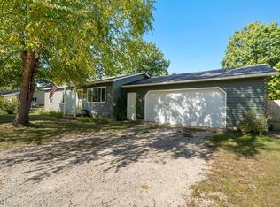 4650 N Manor Wood Dr, Traverse City, MI 49685