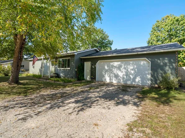 4650 N Manor Wood Dr, Traverse City, MI 49685