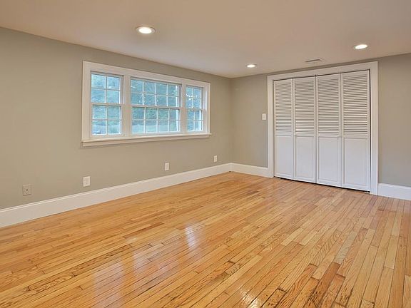 5th image of 21 Ames Dr