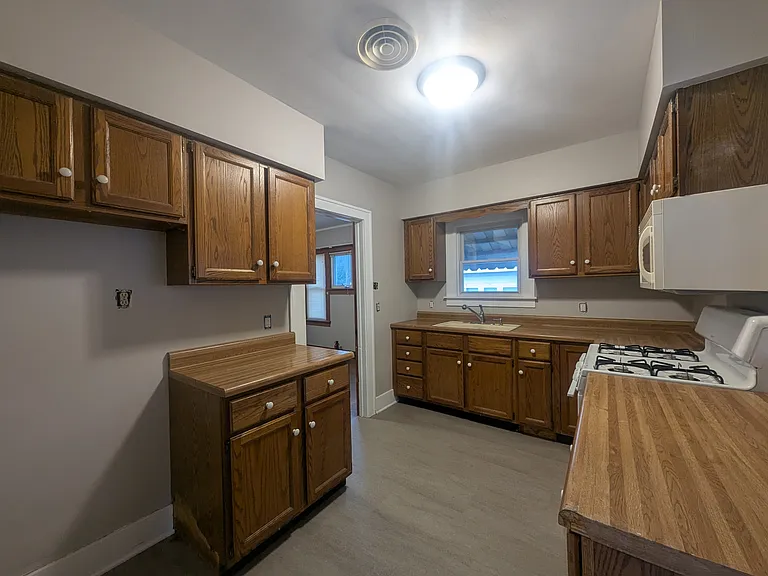 1713 W Church St — Photo 6