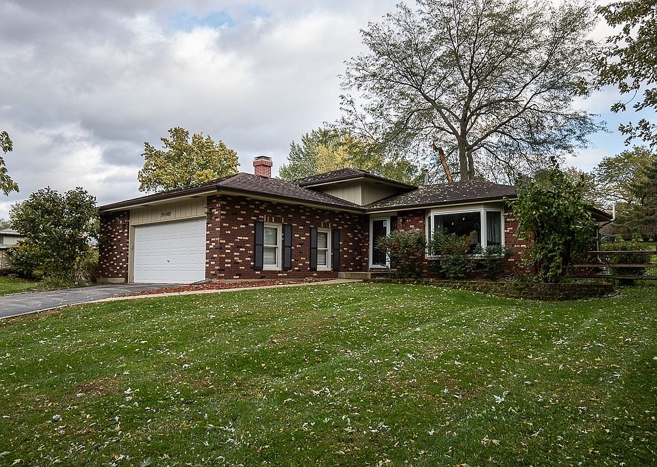 1st image of 39W489 Hemlock Dr