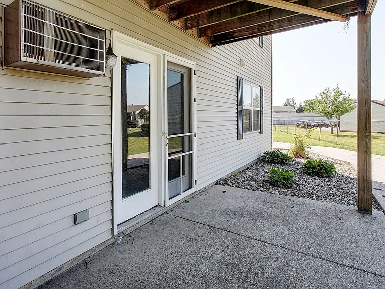 319 Oxford Ct #4 — Photo 14