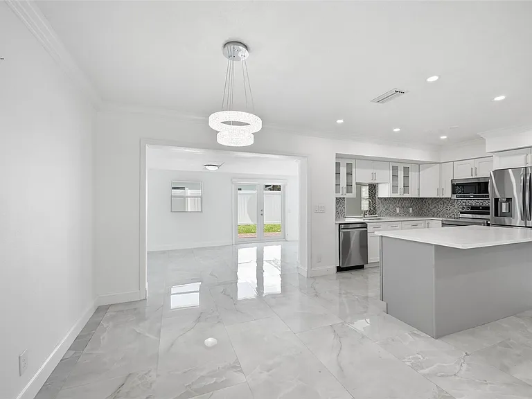 1400 SE 8th Ave — Photo 10