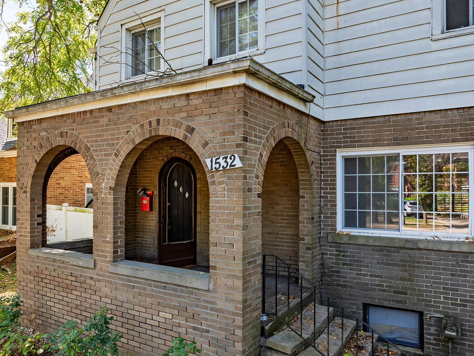 1532 Packard — Photo 3