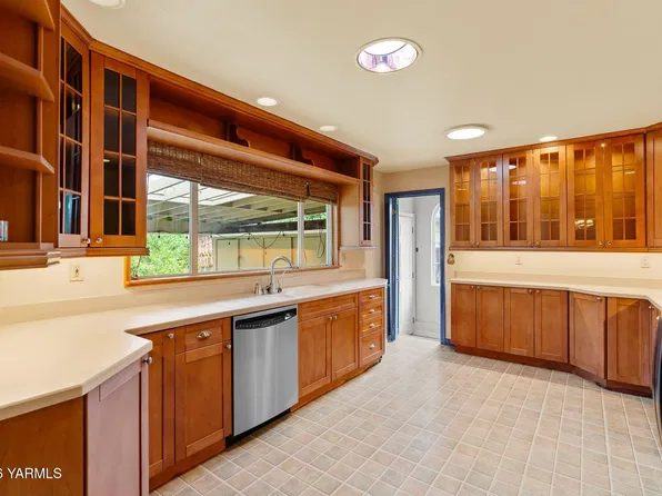 4211 Richey Rd, Yakima, WA 98908