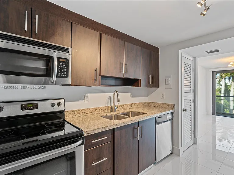 9800 W Bay Harbor Dr #308 — Photo 4