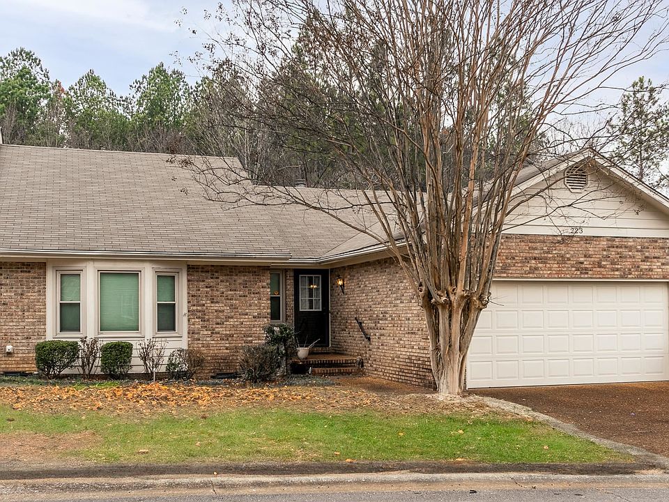 1st image of 223 Hillsboro Cir