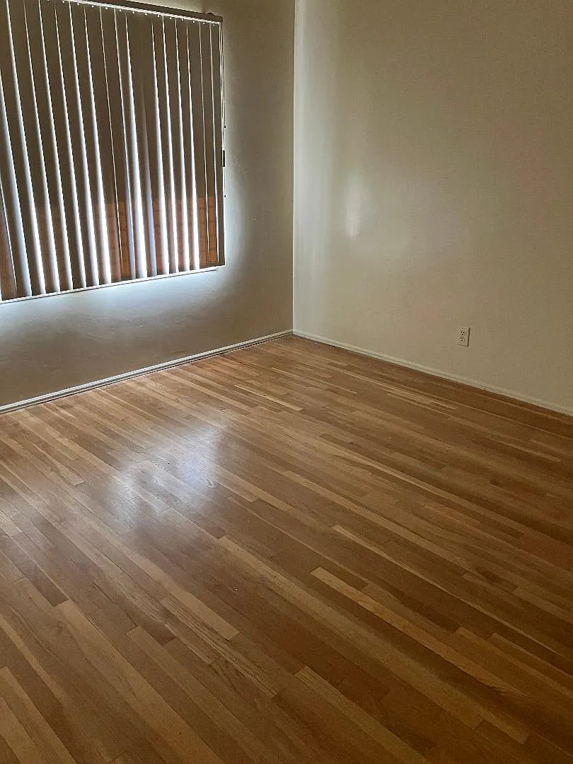3637 S Victoria Ave — Photo 3