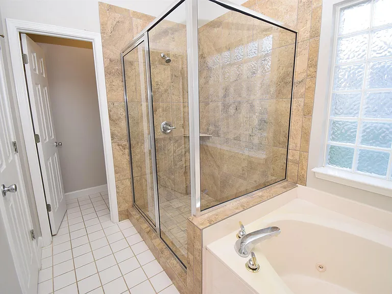 5725 Riverbirch Dr — Photo 10