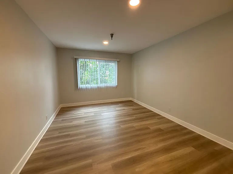 110 S Sweetzer Ave — Photo 31