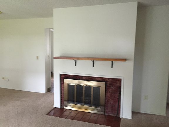 3rd image of 9818 Lake Steilacoom Dr SW