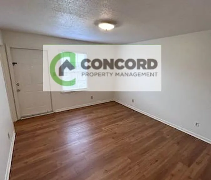 606 Fairmont St #B — Photo 7