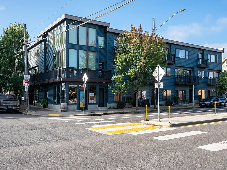 455 NE 24th Ave — Photo 13