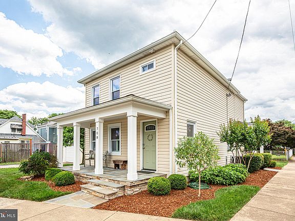 3rd image of 708 Charlotte St