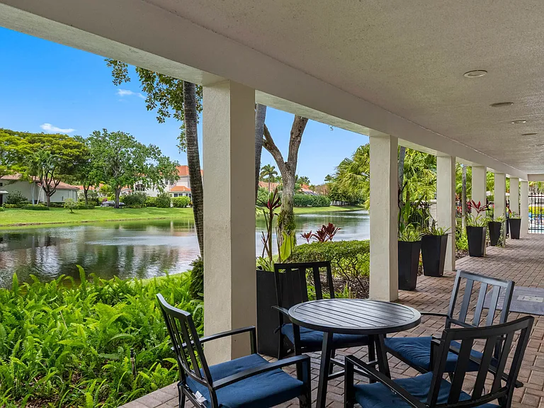 Mizner Court — Photo 15