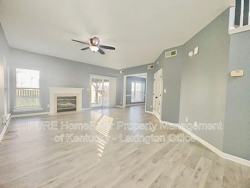 3 bed, 2.5 bath, 1950 sqft, $2,295 — Photo 4