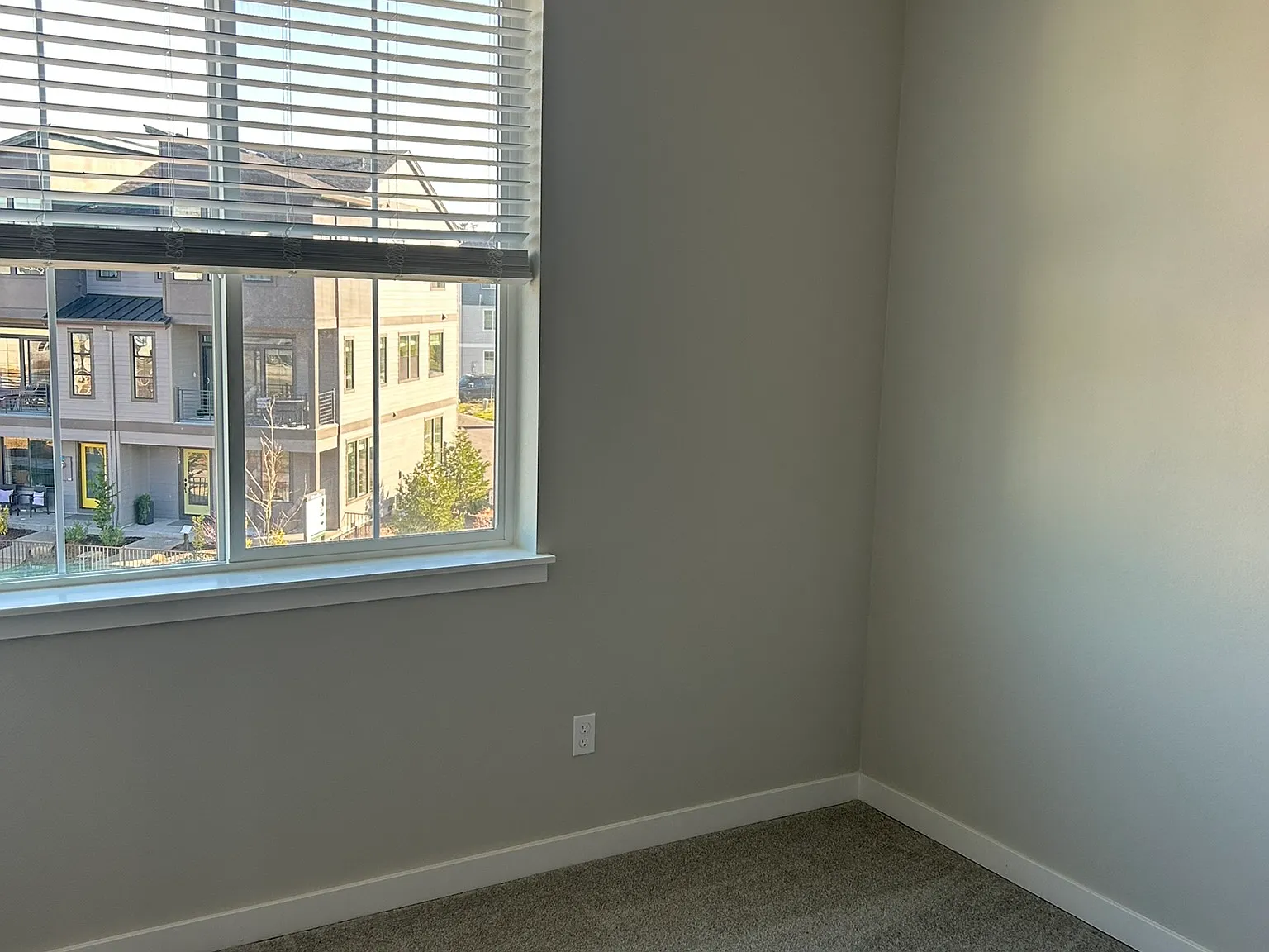 3 bed, 2.5 bath, 1945 sqft, $2,795 — Photo 3