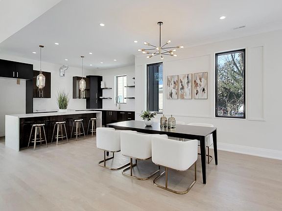 4th image of 2238 Prairie St