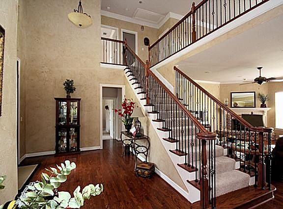 3rd image of 4755 Parkwood Dr