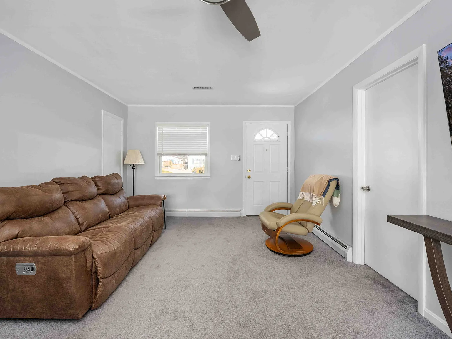 3 bed, 991 sqft, $3,000 — Photo 4