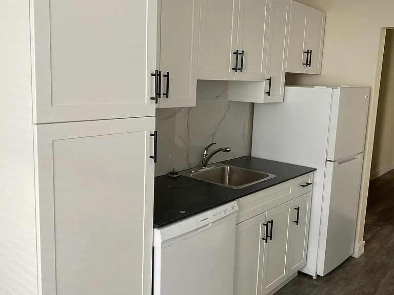 275 Nassau St N #2 — Photo 4