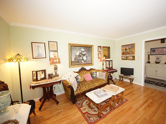 3rd image of 1136 S Wedgemont Dr