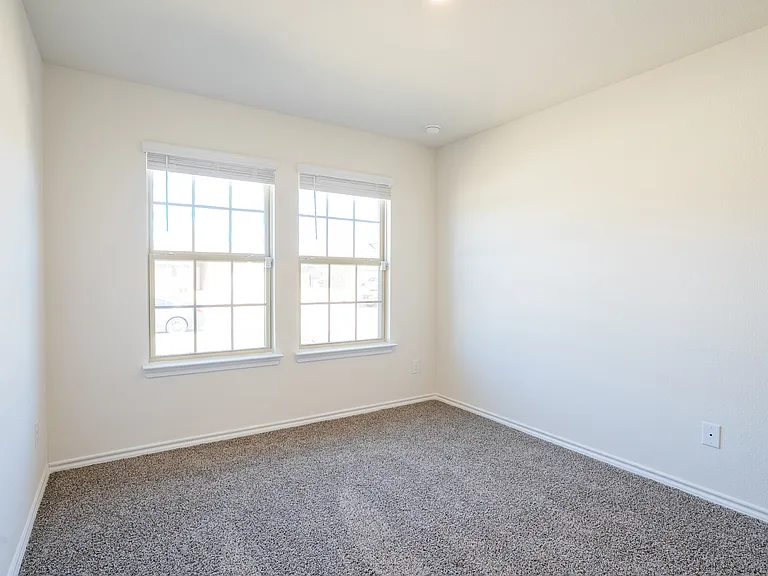 1833 Pecan Valley Dr — Photo 10