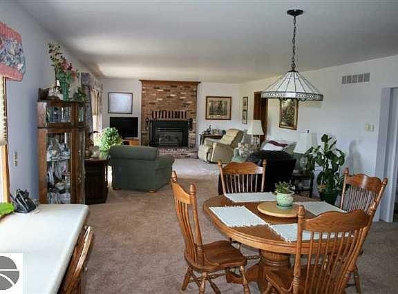3rd image of 00724A Springbrook Dr