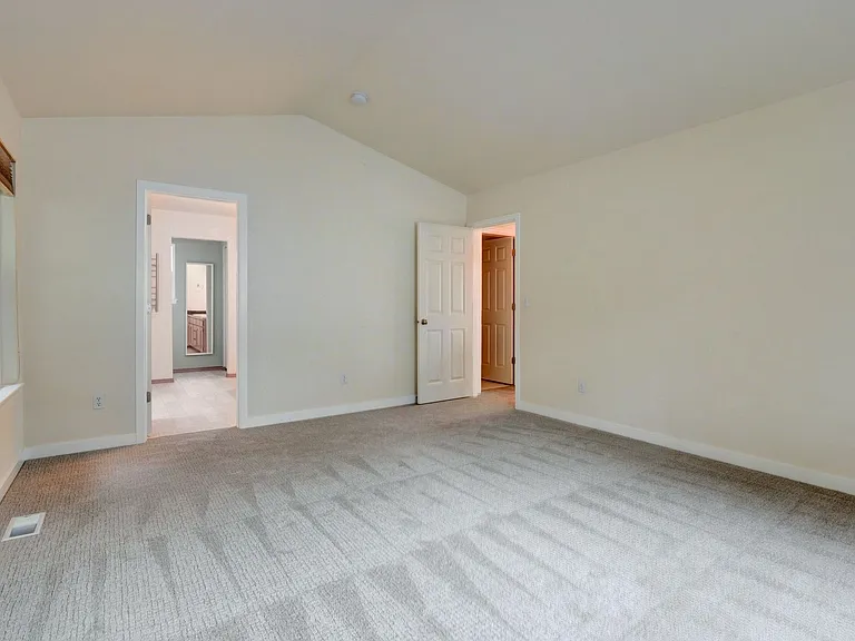 536 SW Regency Dr — Photo 16
