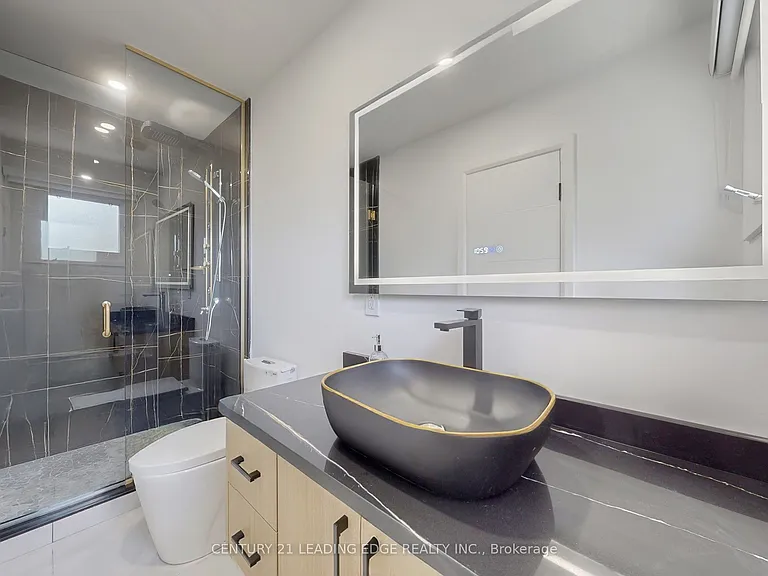 2240 Springfield Ct — Photo 17