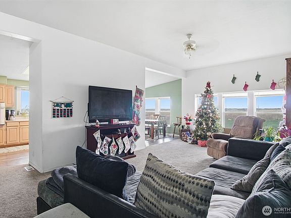 4th image of 261 Hardy Rd